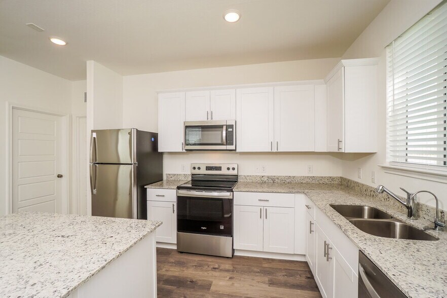 Building Photo - 1637 Viola Ln