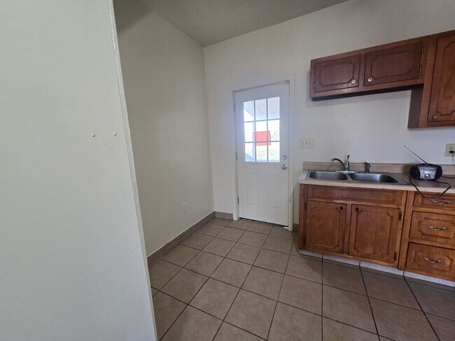 Building Photo - 508 Romine Ave