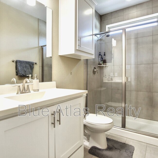 Building Photo - 4983 Stornoway Dr