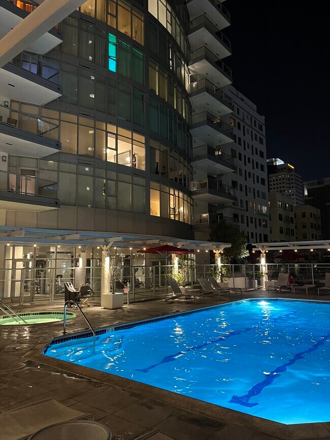 Building Photo - 400 W Ocean Blvd