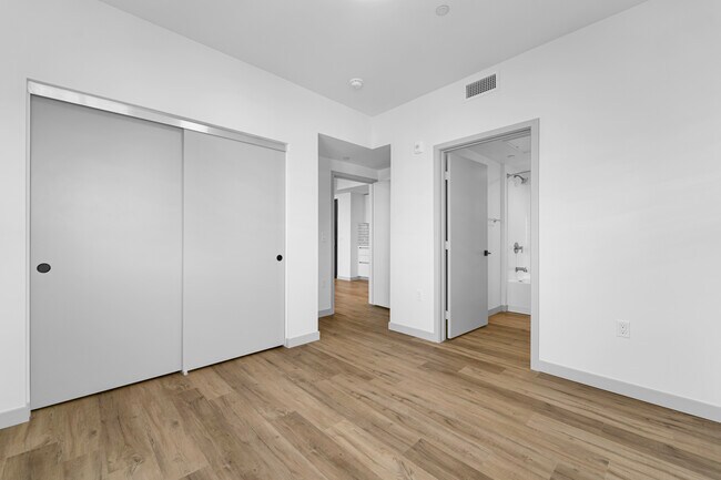 Building Photo - 1240 Magnolia Ave