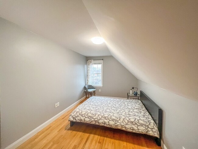 Building Photo - 20 Russell St