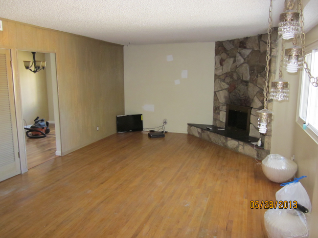 Building Photo - 531 S Flower St