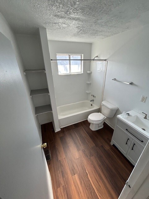 Building Photo - 6606 Vandre Ave