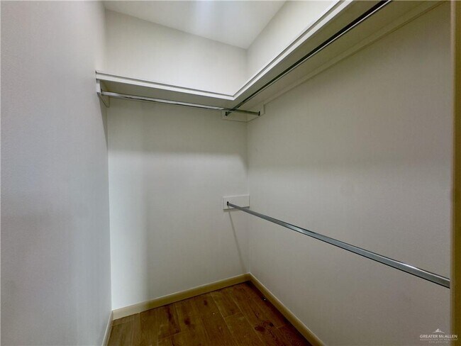 Building Photo - 1304 Rosewood Ln