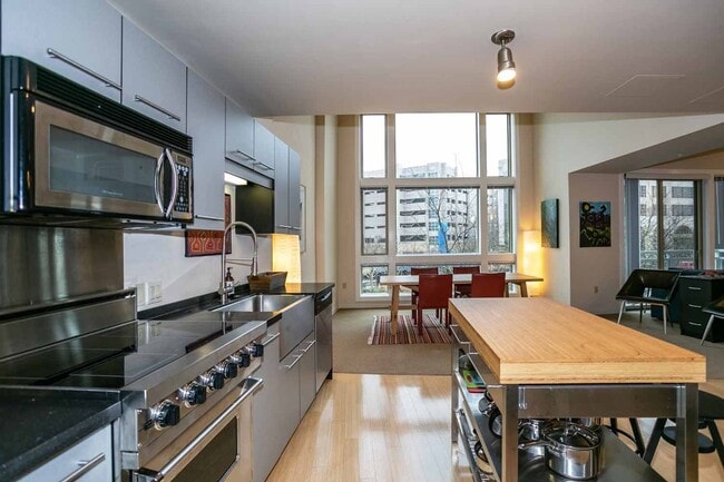 Building Photo - Gorgeous loft-style 2 floor condo with secured parking, A/C and rent includes most utilities!