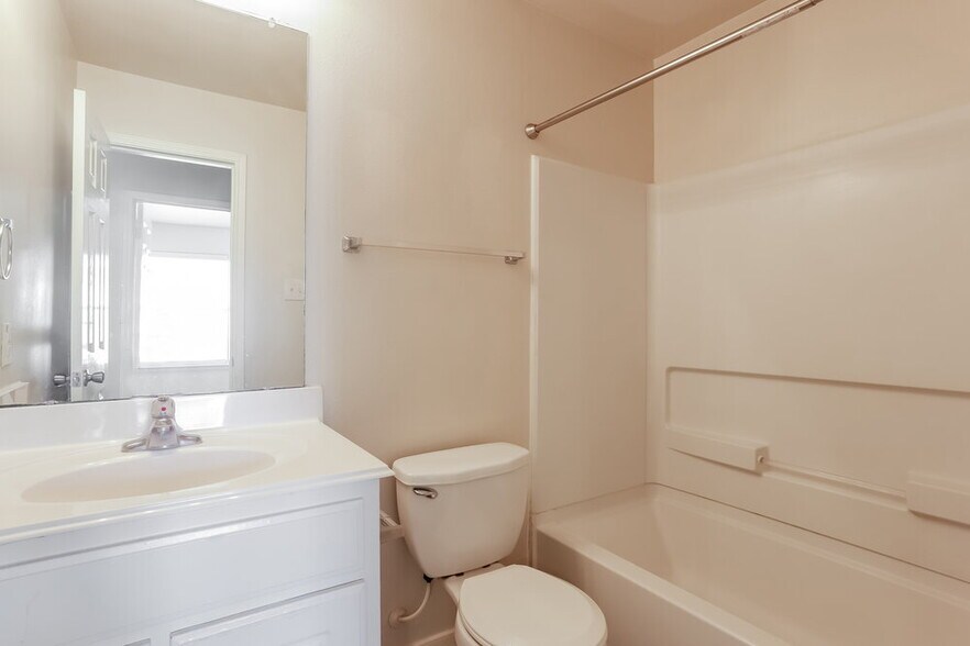 Building Photo - 4410 Thistle Pond Ct