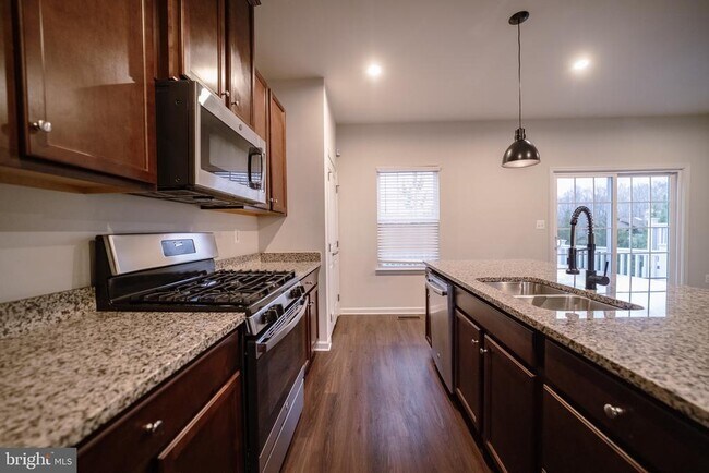 Building Photo - 9816 Cedarmass Cir