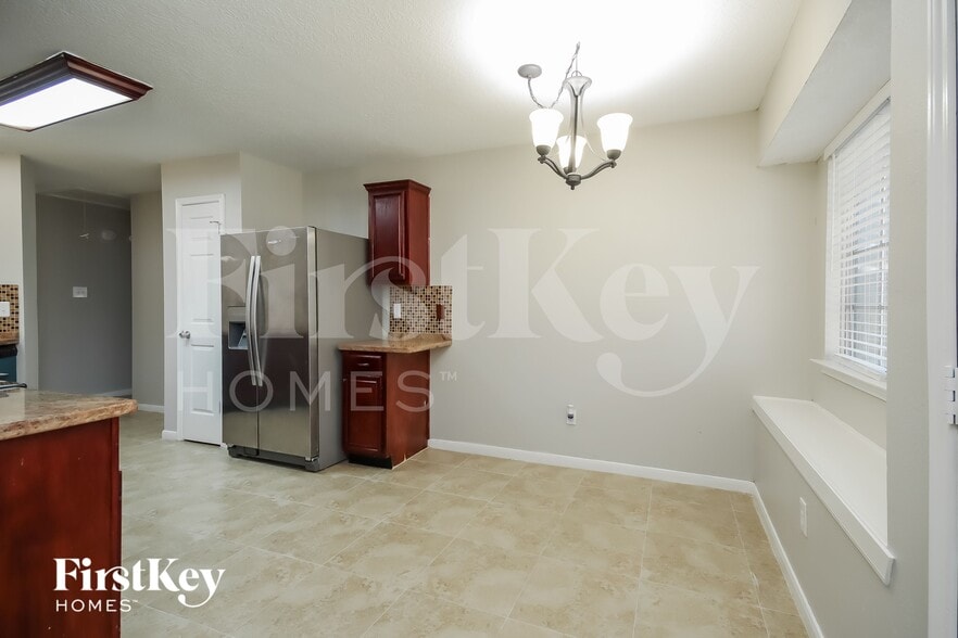 Building Photo - 2210 Dublin Dr