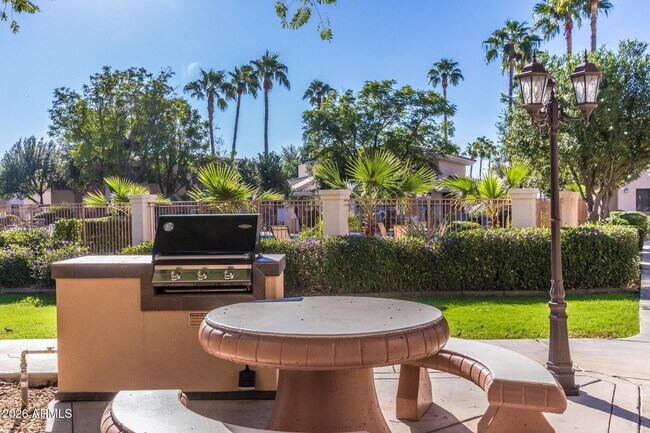 Building Photo - 10030 W Indian School Rd