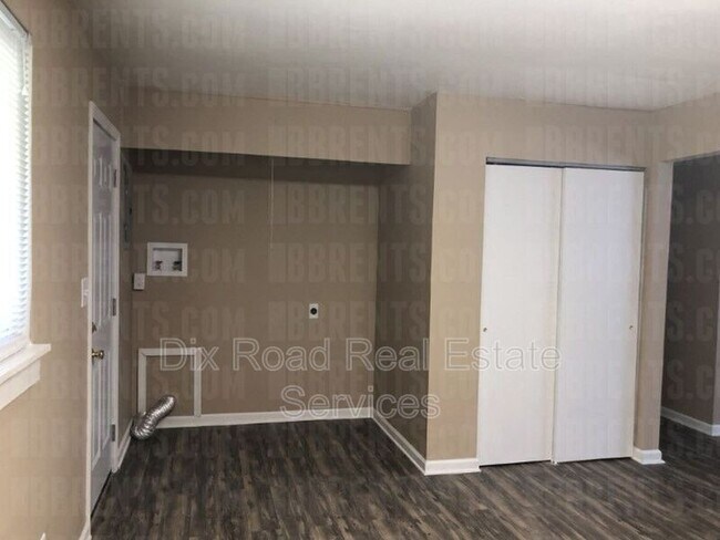 Building Photo - 4855 Live Oak Dr