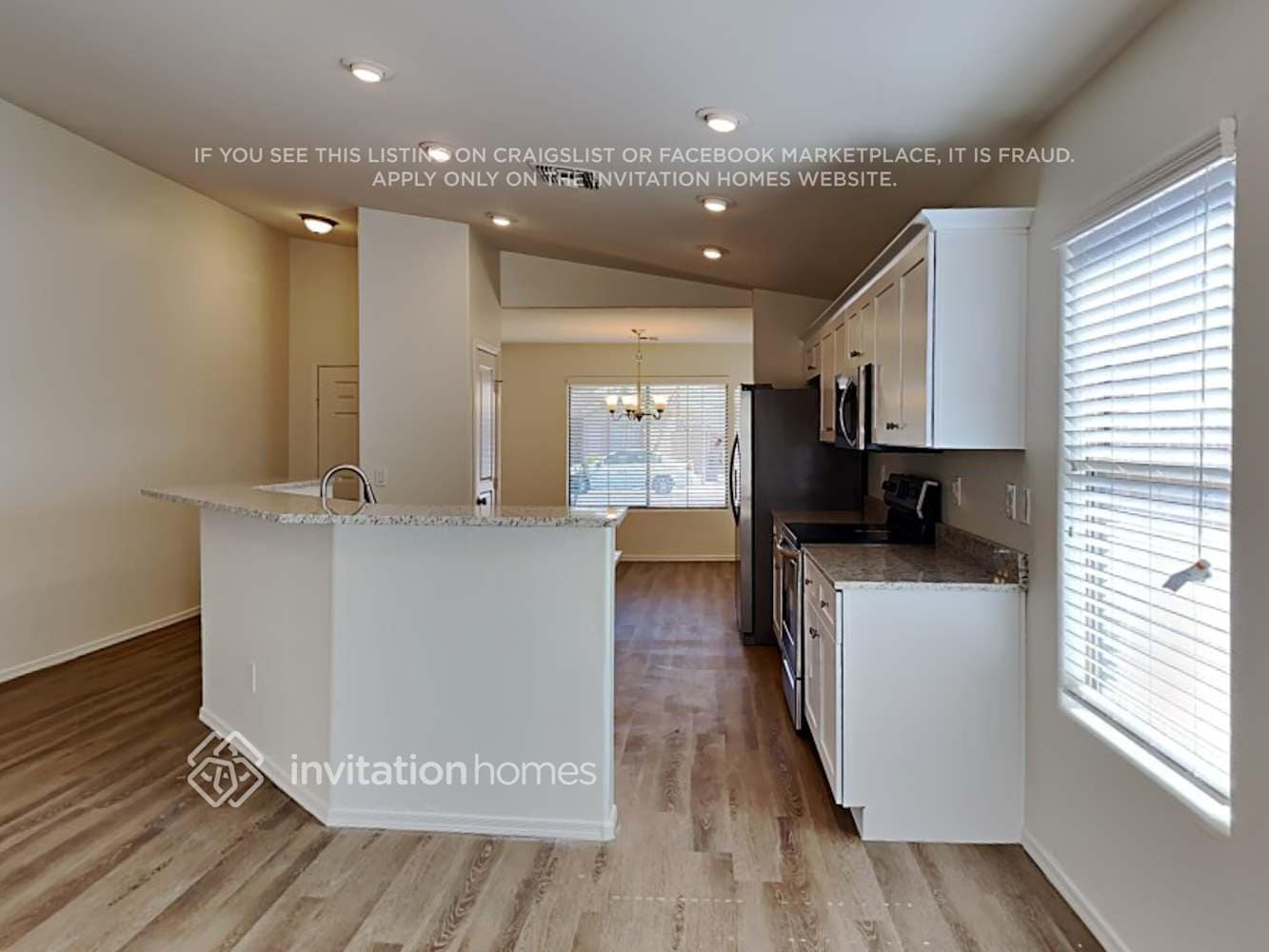 Building Photo - 2616 S 111th Dr