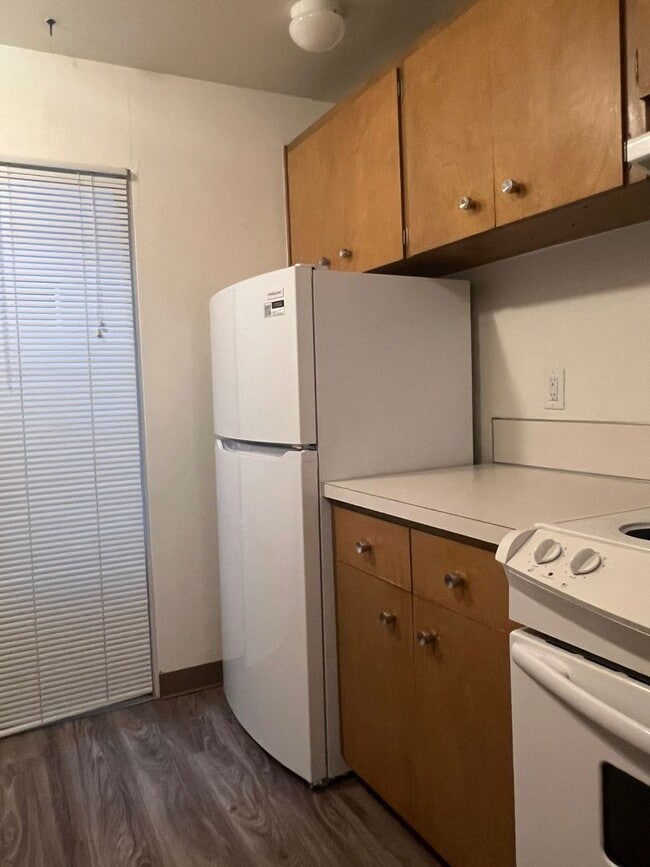 Building Photo - Rent Special - Ground Level 2 Bedroom Unit