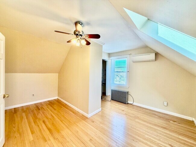 Building Photo - 12 Hall Pl