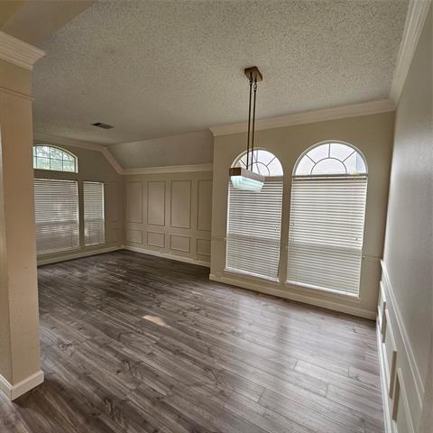 Building Photo - 2817 Oleander Dr
