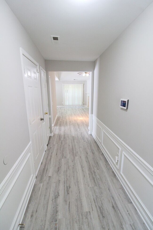 Building Photo - Updated 3-Bedroom Home in Silverstone Neighborhood – Move-In Ready!
