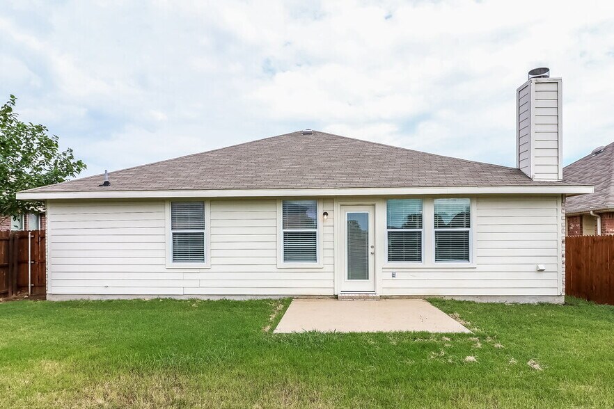 Building Photo - 636 Horn St