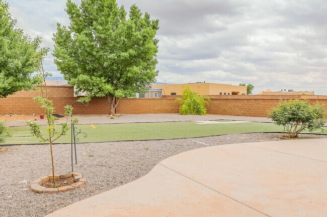 Building Photo - Beautiful 4 bedroom home with 3 Car Garage