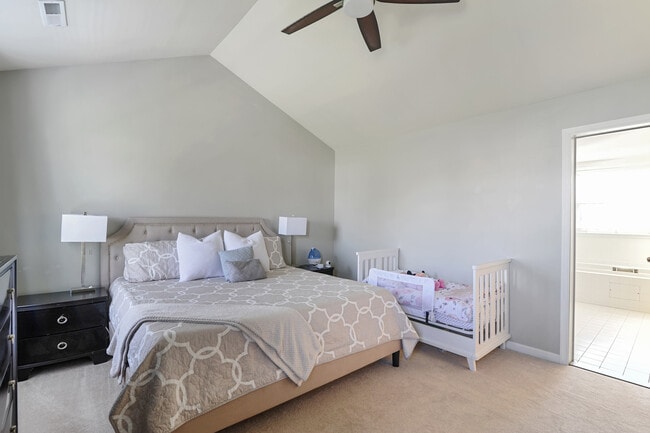 Building Photo - 20 E Darby Cir