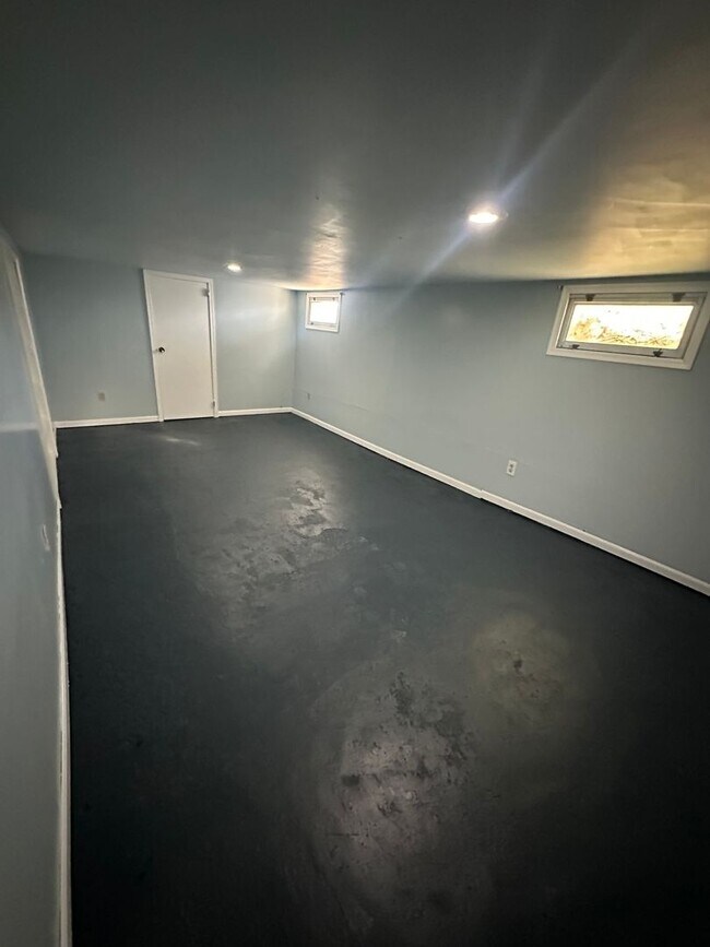 Building Photo - BEAUTIFUL 2 BEDROOM 1 BATH NEWLY REMODELED-- PRIME LOCATION!!!