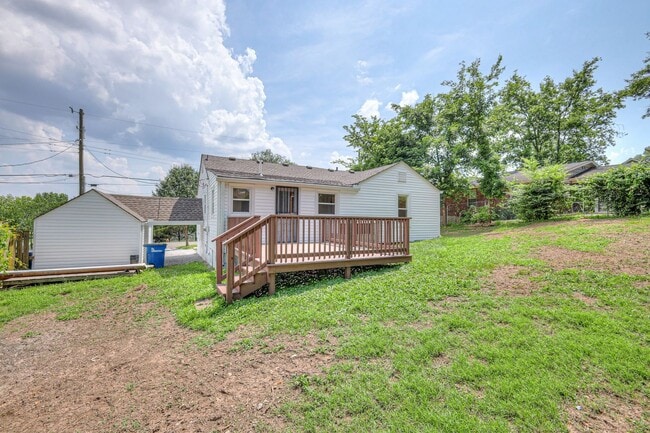 Building Photo - 203 W Cedar St