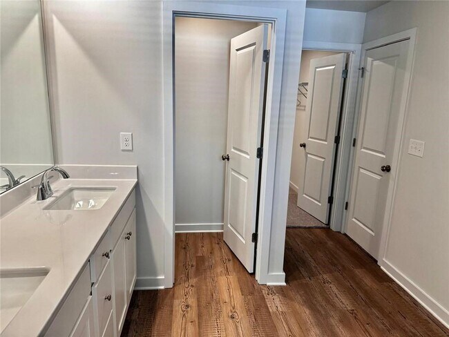 Building Photo - 1733 Harper Lily Ln