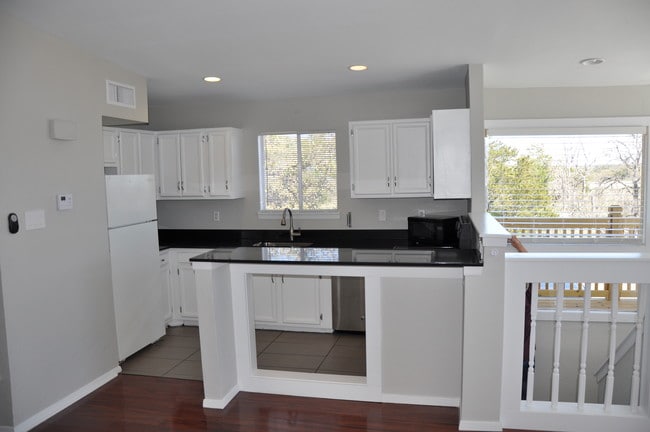 Building Photo - 1008 Clayton Nolen Dr