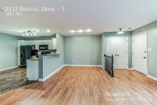 Building Photo - Three Bedroom Townhome Avington Park Commu...