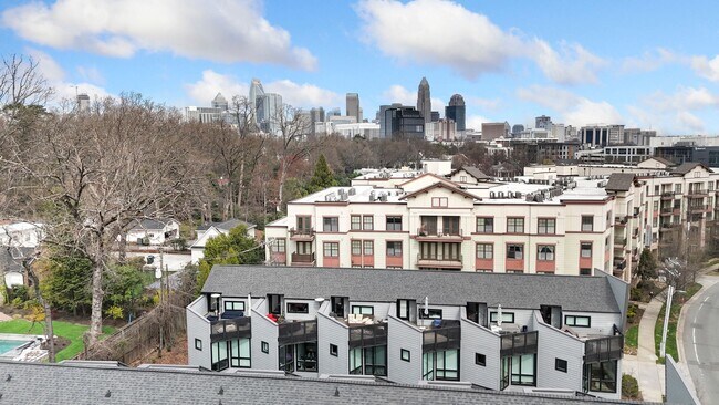 Building Photo - Modern Townhome with Roof Terrace in Dilworth Neighborhood Charlotte NC