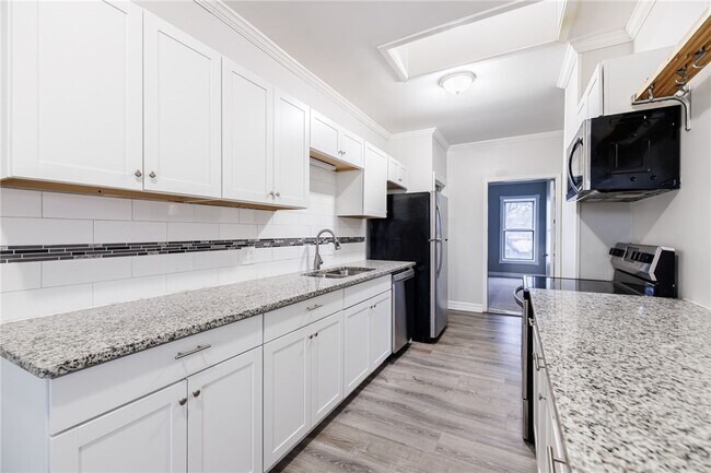 Building Photo - 186 Monroe Ave