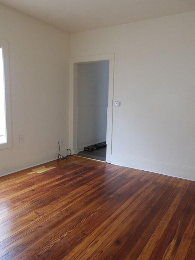 Building Photo - Remodeled 3BR/1BA House off of Taylor Blvd.
