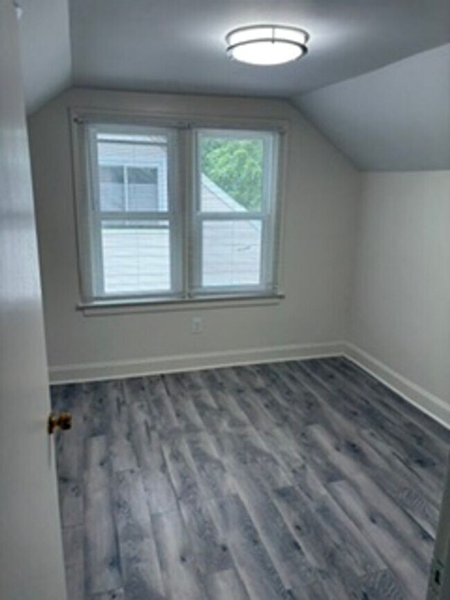 Building Photo - 300 Northwestern Pkwy