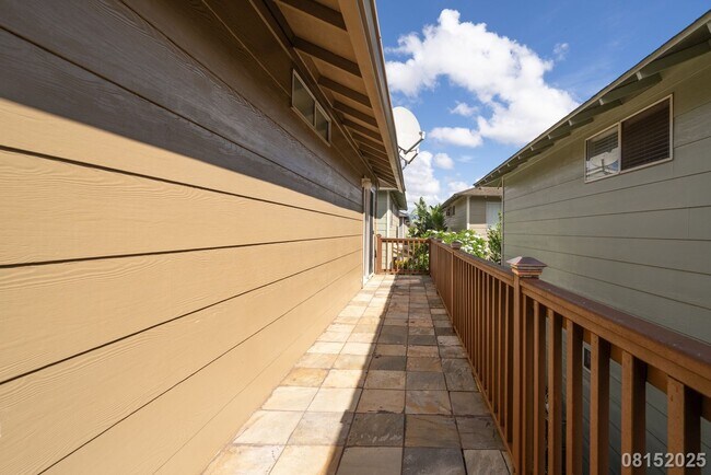 Building Photo - $3800 /3 Bed / 2 Bath / 3 Parking in Ewa B...