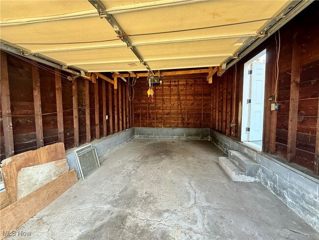 Building Photo - 1288 Hartford Ave
