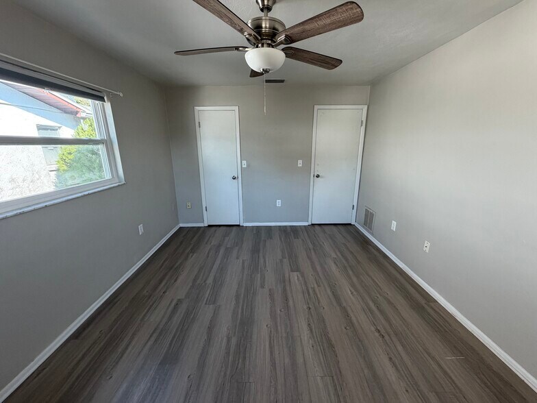 Building Photo - 7520 Hawthorn Dr