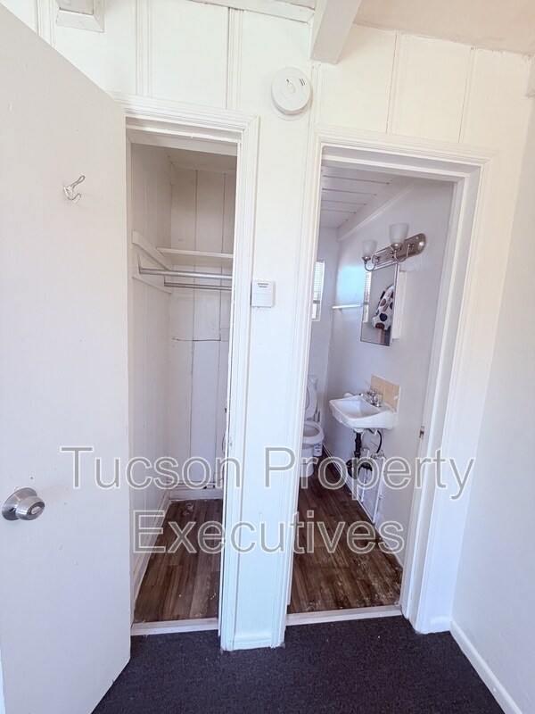 Building Photo - 3274 E Benson Hwy