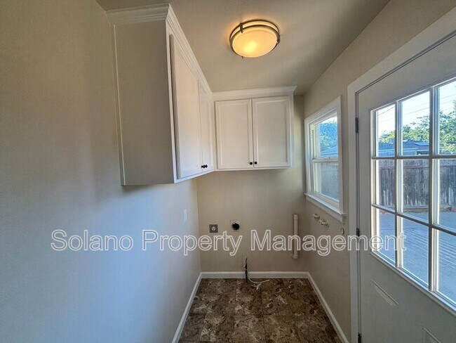 Building Photo - 29 Southwood Dr