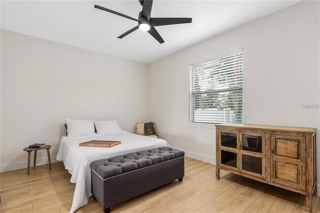 Building Photo - 350 2nd Ave E