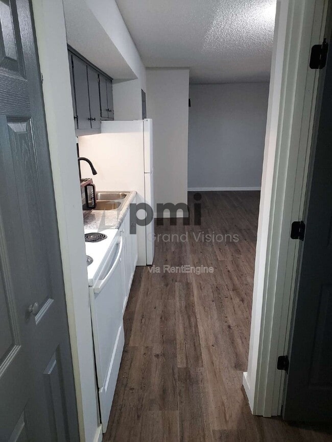 Building Photo - 465 E Main St