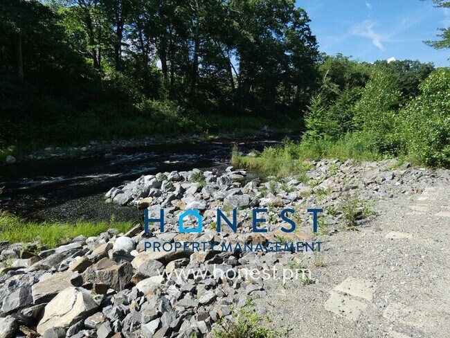 Building Photo - 95 Main St