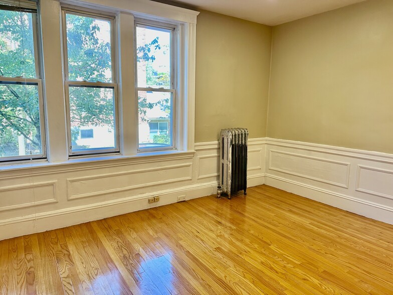 Building Photo - 72 Egmont St