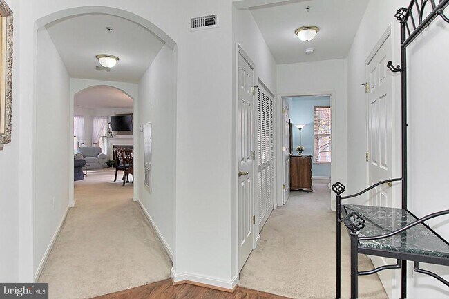 Building Photo - 5120 Donovan Dr