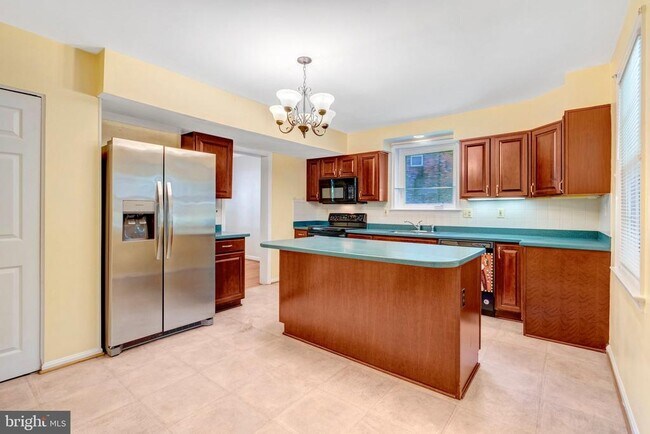 Building Photo - 8916 Braeburn Dr