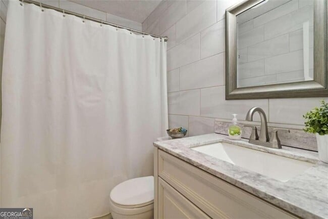 Building Photo - 3040 Land Rd