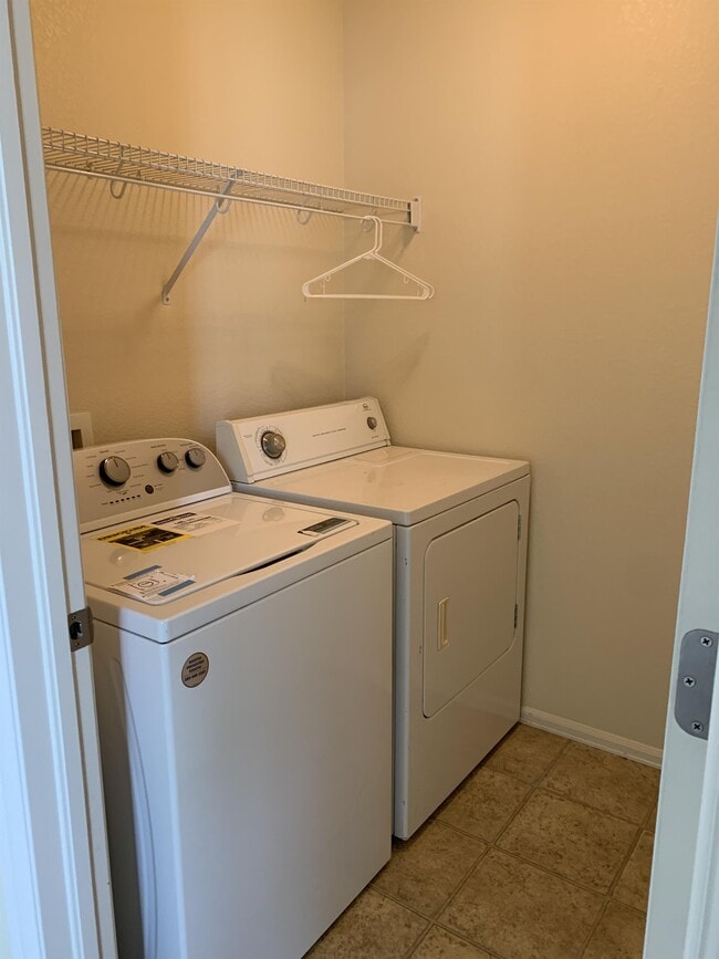 Building Photo - 755 Hailey Glenn View
