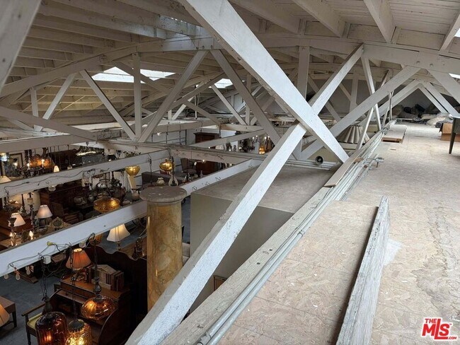 Building Photo - 2252 W Washington Blvd