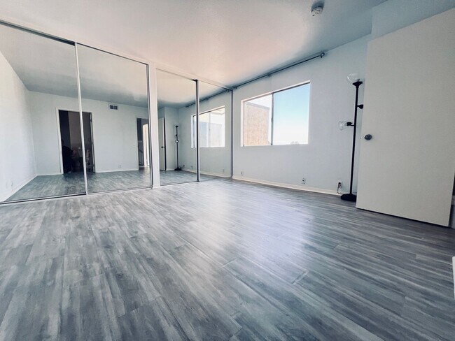 Building Photo - Peaceful 3/1.5 Tierrasanta Condo - Villa M...