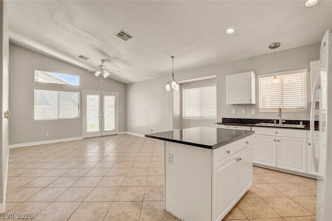 Building Photo - 980 Sand Coral Dr