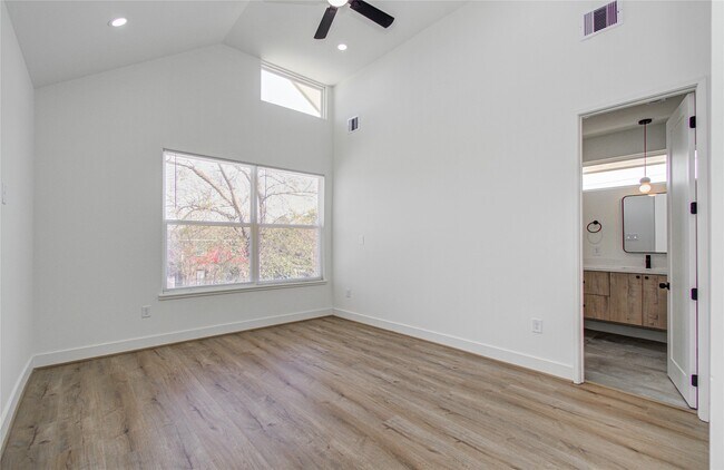 Building Photo - 4605 Edison St