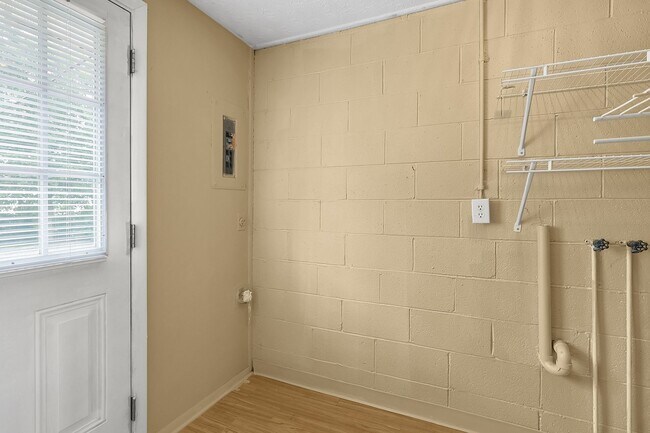 Building Photo - 2 Bedroom Affordable Housing Apartment